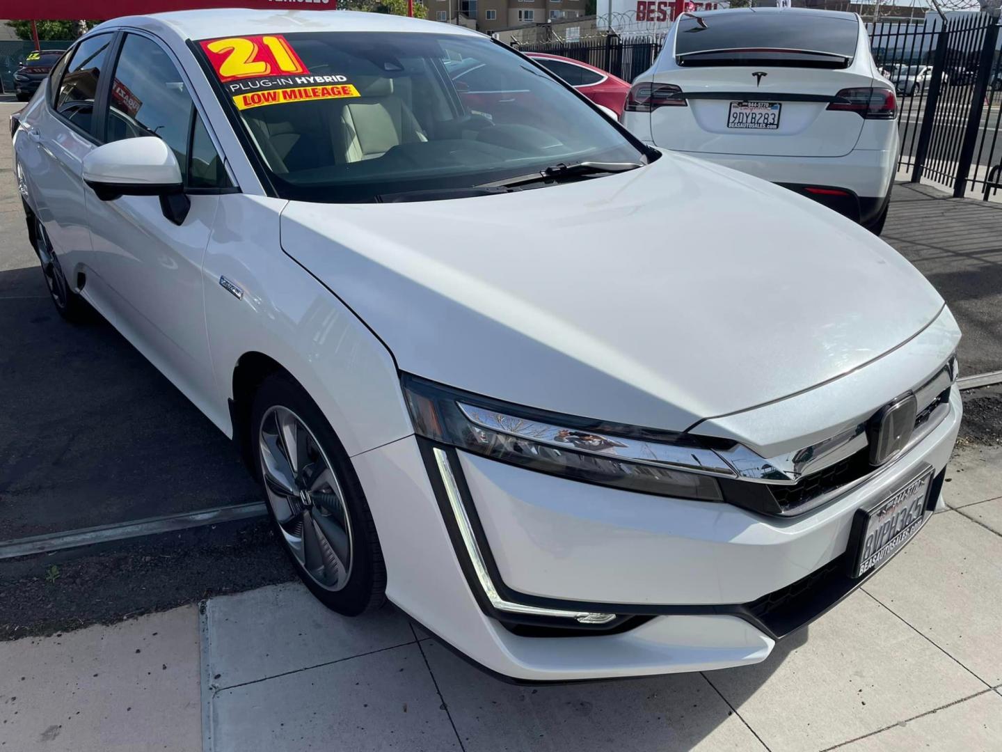 2021 WHITE /White Gold Honda Clarity Plug-In Hybrid (JHMZC5F13MC) with an 1.5L L4 DOHC 16V HYBRID engine, CVT transmission, located at 744 E Miner Ave, Stockton, CA, 95202, (209) 944-5770, 37.956863, -121.282082 - PLUS TAXES AND FEES - Photo#1